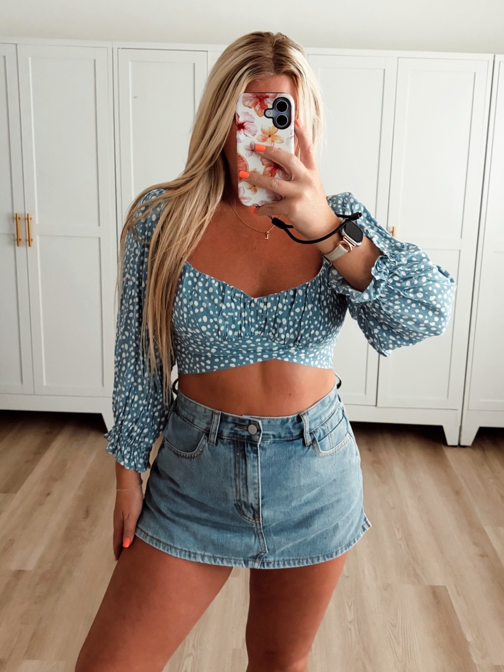 🆕 NWT Blue and white spotted tie back long sleeve crop top